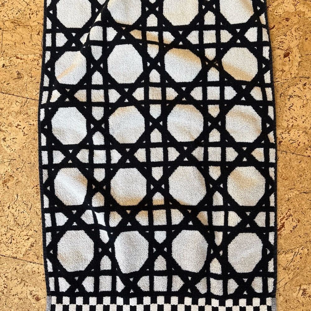 Mackenzie Childs Black & White Trellis hand towel VGUC *RARE*